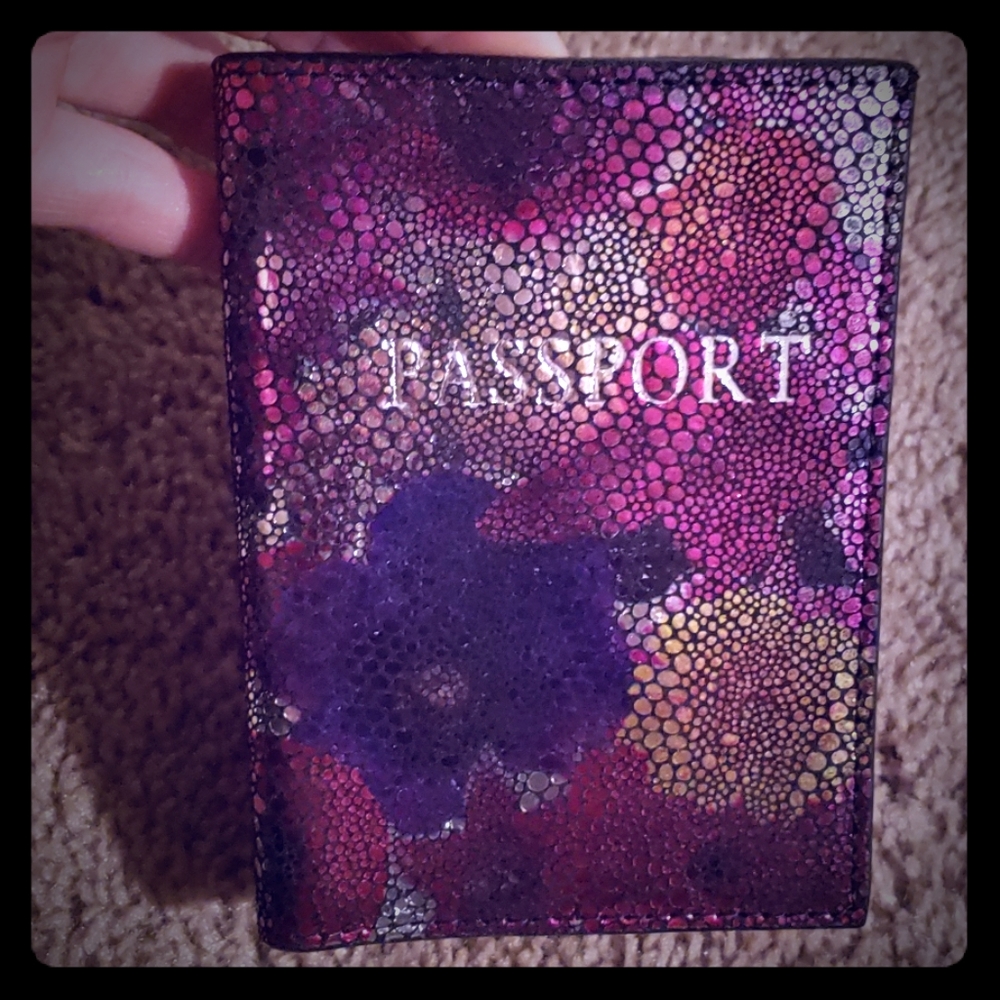 LODIS PASSPORT HOLDER
